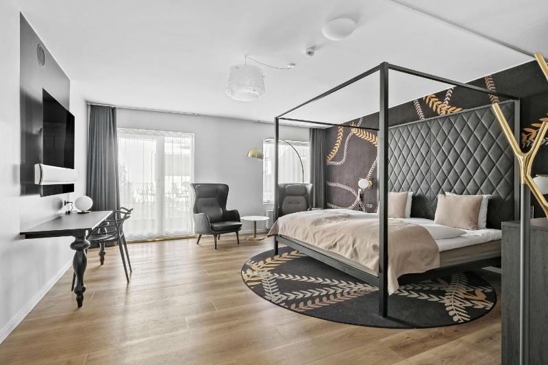 Executive Twin Room image 1