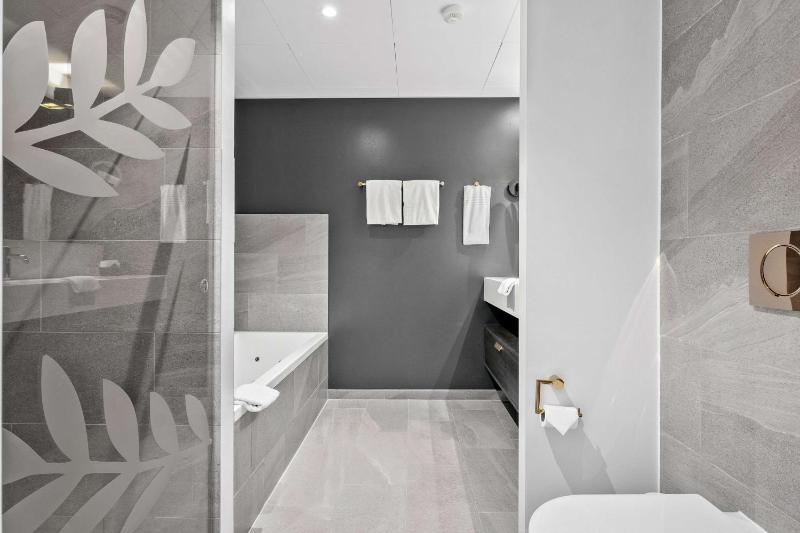Executive Twin Room image 3