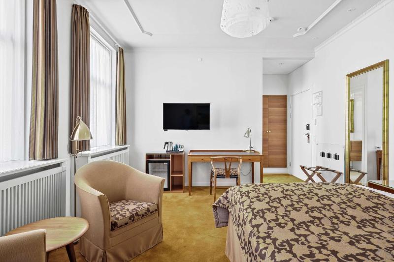 Business Twin Room image 3