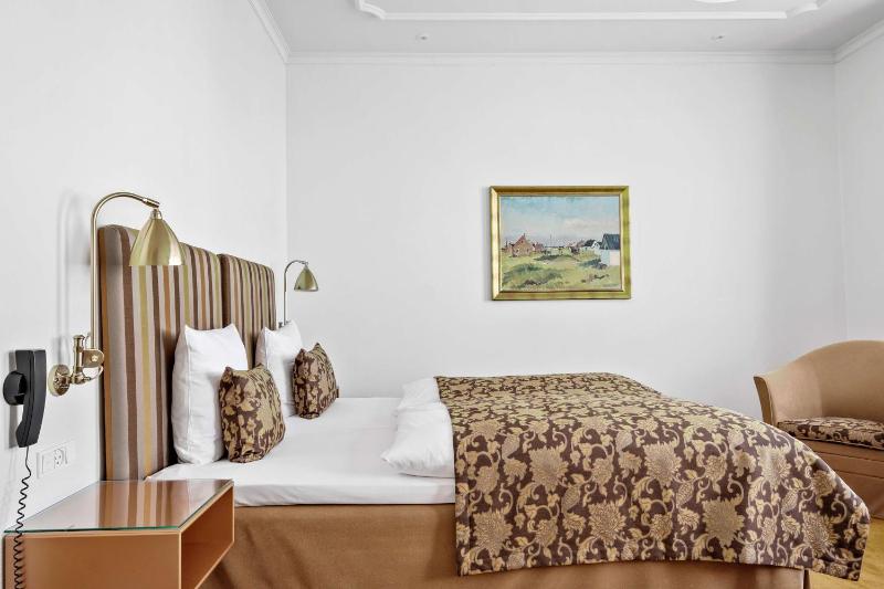 Business Twin Room image 1