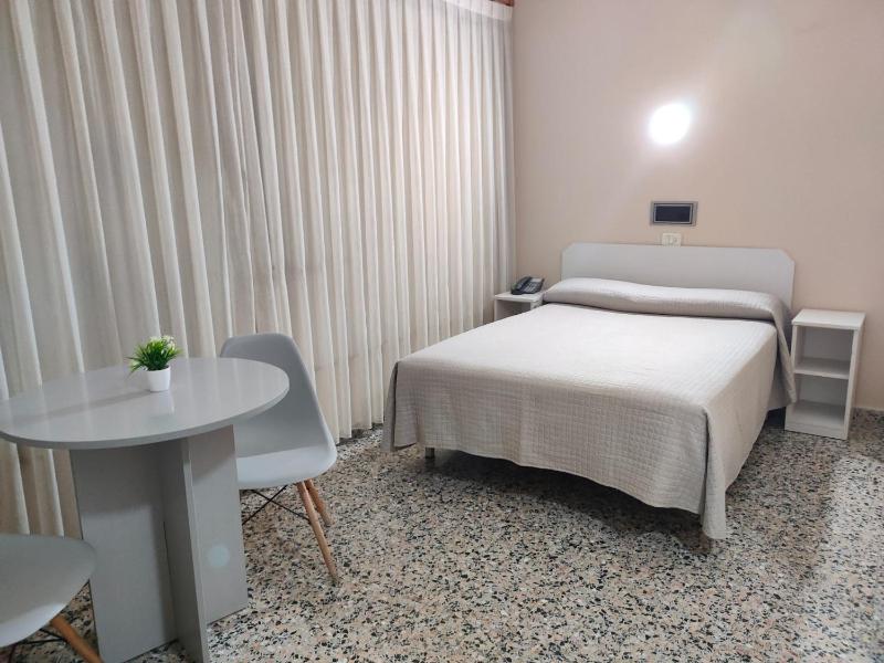 Double Room image 3