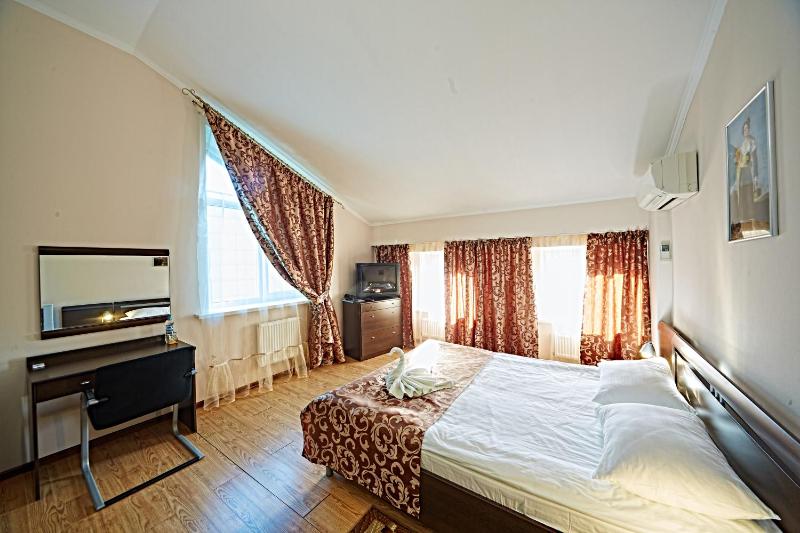 Standard Double Room image 3