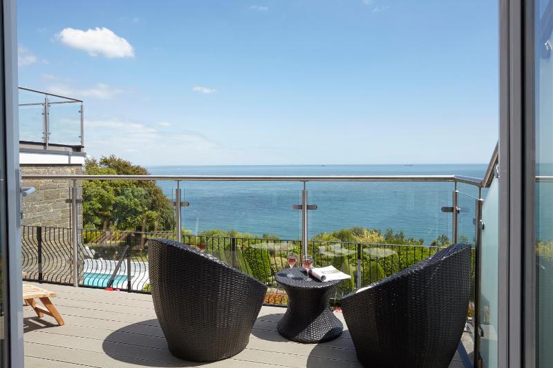 Double Room with Sea View image 4