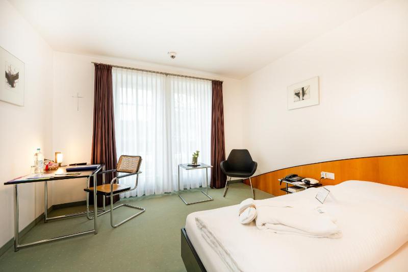 Single Room image 4