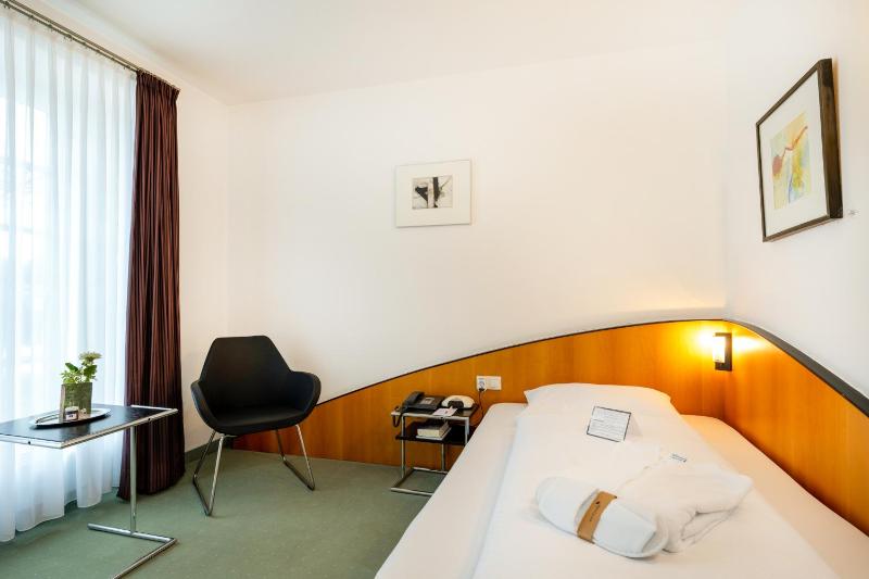 Single Room image 3