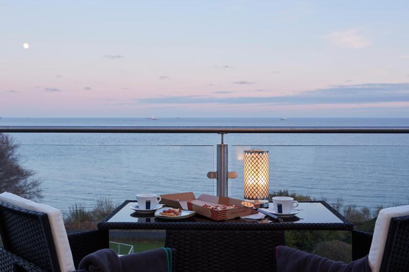 Twin Room with Sea View image 4
