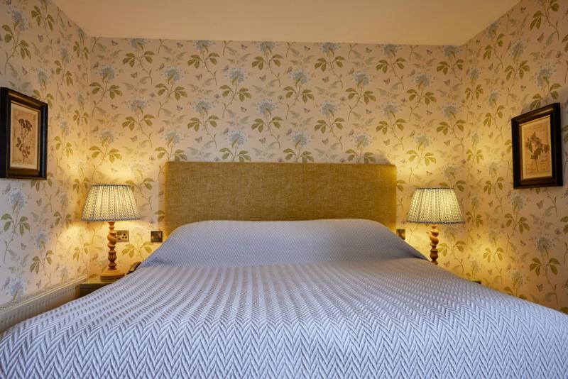 Superior King Room image 2
