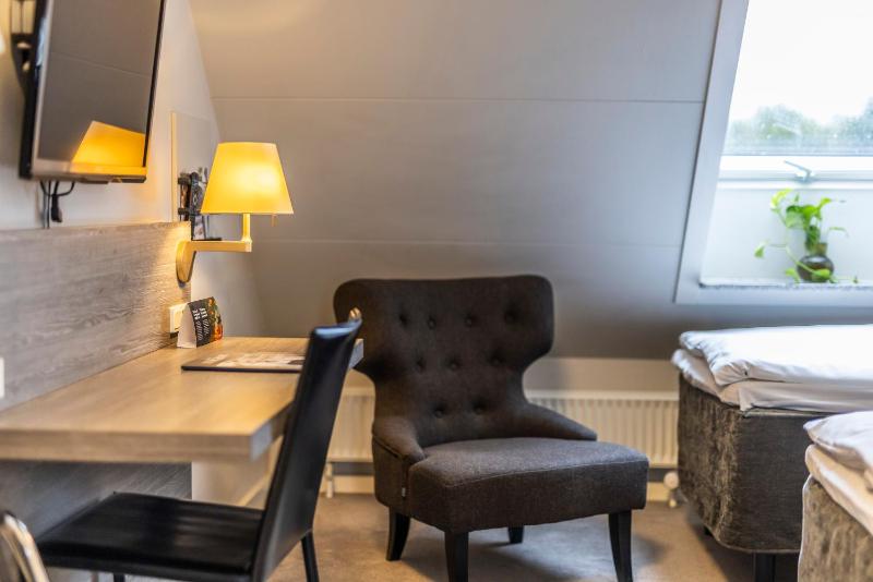 Small Double Room image 3