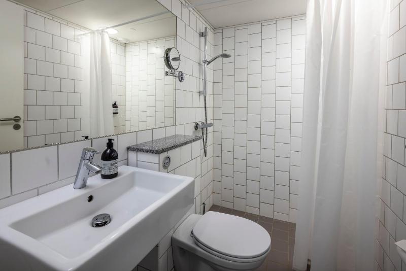 Standard Double Room image 2