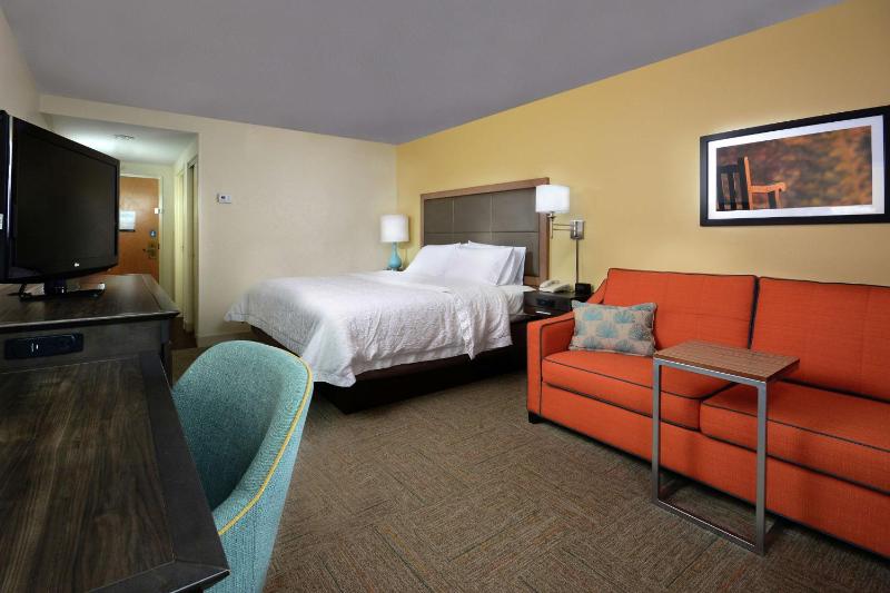 King Room with Sofa Bed - Non-Smoking image 3