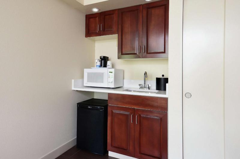 King Studio Suite - Non-Smoking image 3