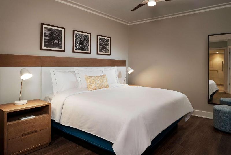 One-Bedroom King Suite with Sofa Bed and Ocean View image 3