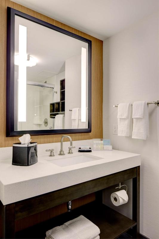 King Room - Non-Smoking image 3