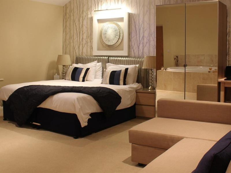 Deluxe Suite image 1