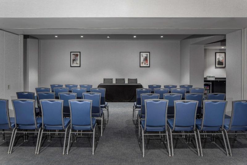 DoubleTree By Hilton New York Times Square West - image 13