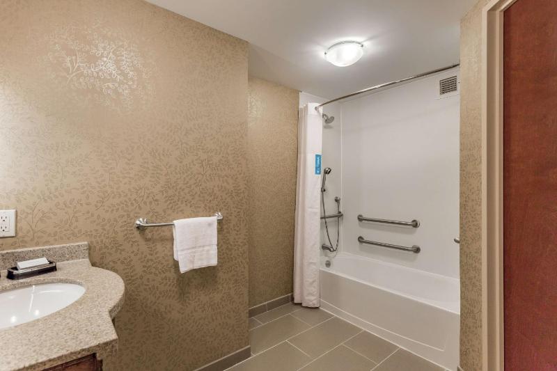 Double Room with 2 Double Beds - Disability Access image 3