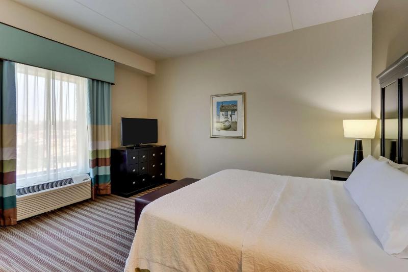 King Room with Shower - Non-Smoking image 3