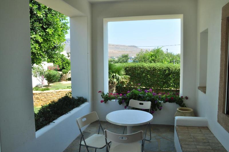 Deluxe Two-Bedroom Suite with Garden View image 4