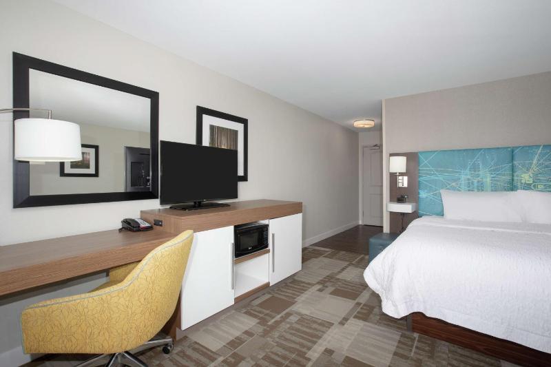 King Room with King Bed - Non-Smoking image 4