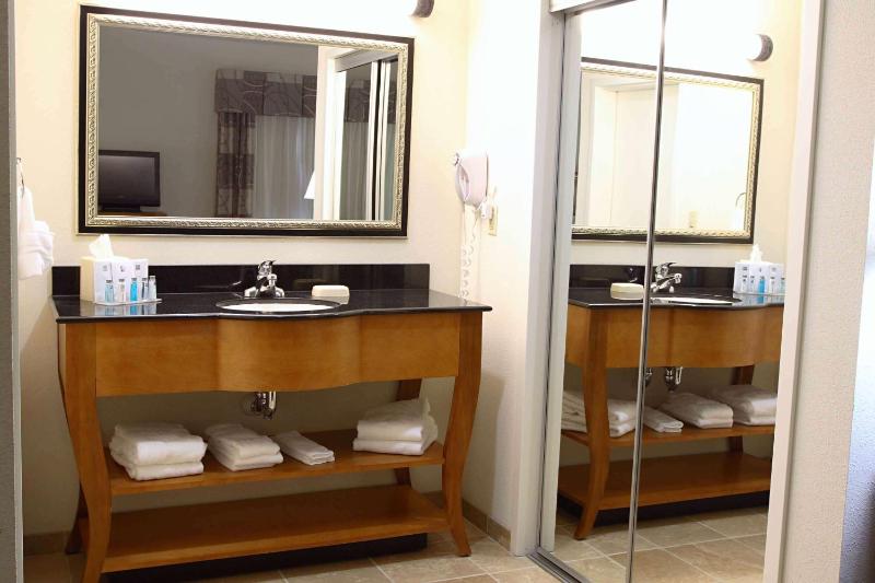 King Room with King Bed - Non-Smoking image 3