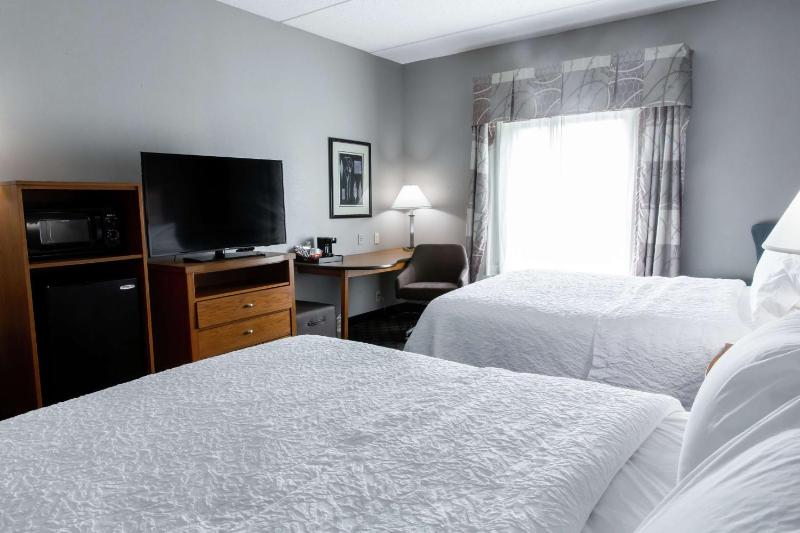 Room with Two Queen Beds - Non-Smoking image 4