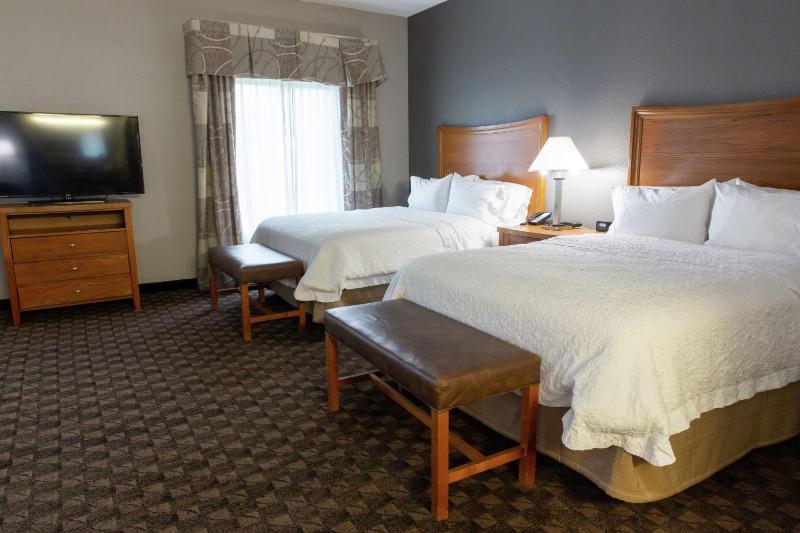 Room with Two Queen Beds - Non-Smoking image 3
