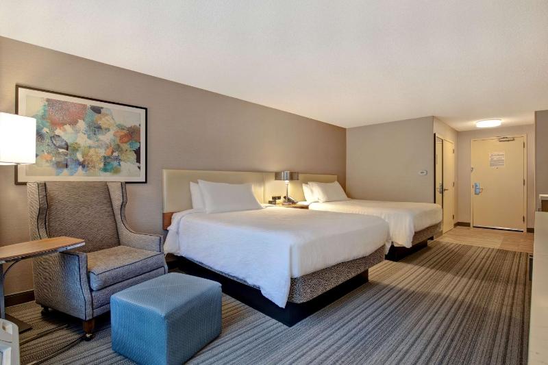 Queen Room with Two Queen Beds image 4