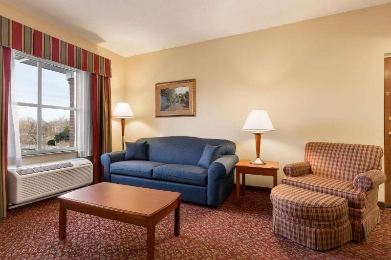 Studio Suite with Two Queen Beds and Sofa Bed - Non-Smoking image 4