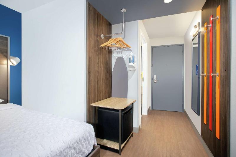 King Room image 3