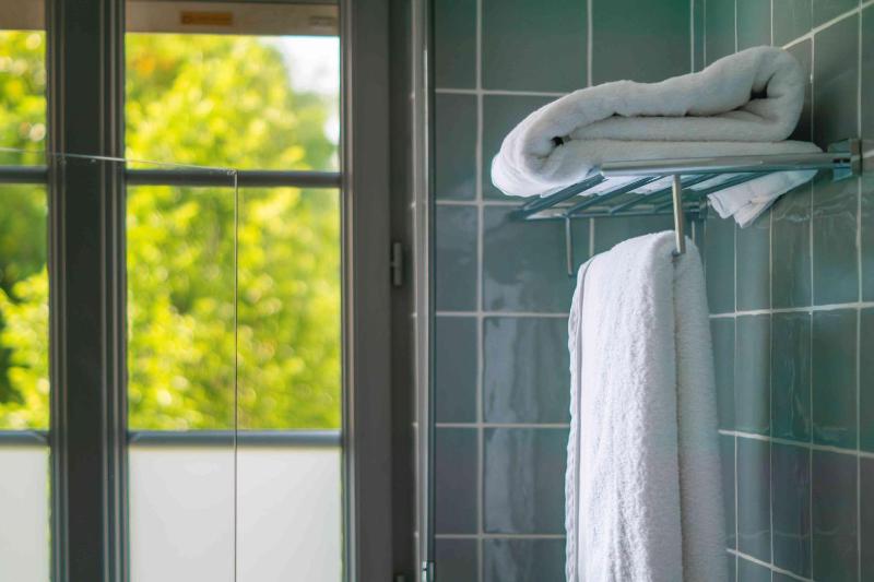 Double or Twin Suite with Garden View - Ground Floor image 3