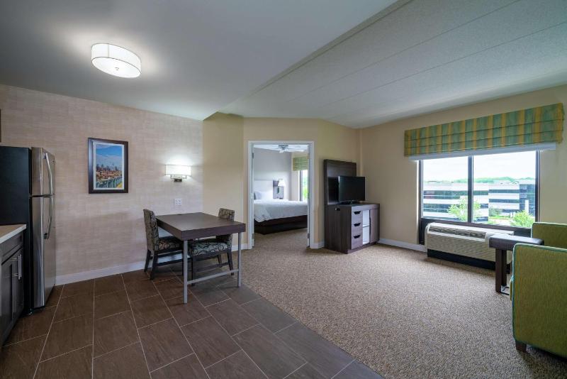 King Room with Sofa Bed - Non-Smoking image 3