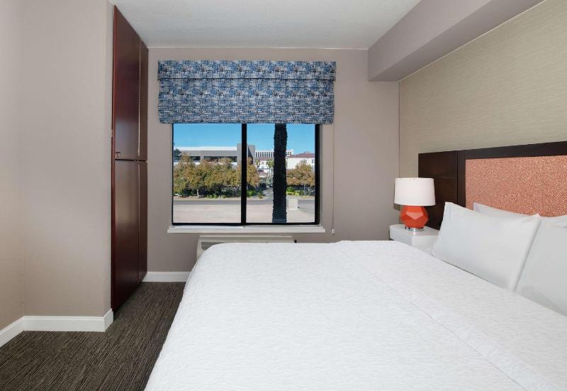 Hampton Inn Phoenix-Airport North - image 32