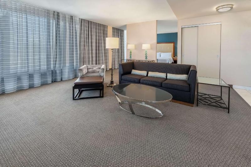 One-Bedroom King Suite with Sofa Bed image 4
