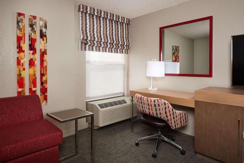 King Suite- Non-Smoking image 3
