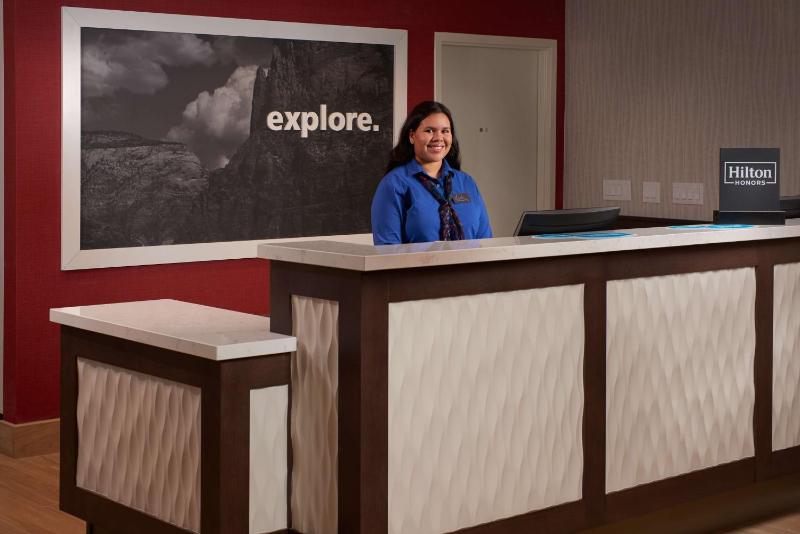 Hampton Inn & Suites by Hilton Phoenix Scottsdale Shea Blvd - image 32