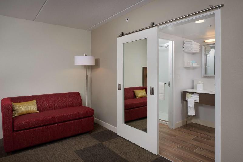 Hampton Inn & Suites by Hilton Phoenix Scottsdale Shea Blvd - image 2