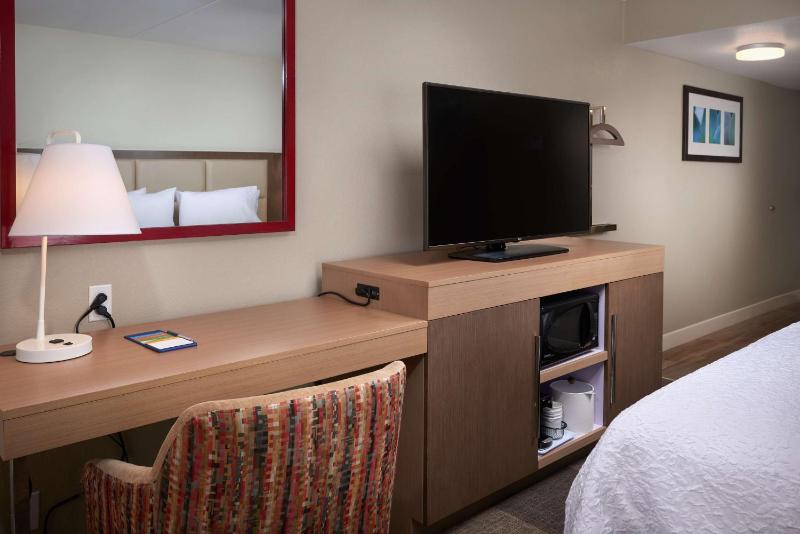 Hampton Inn & Suites by Hilton Phoenix Scottsdale Shea Blvd - image 50