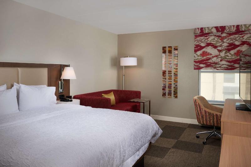 Hampton Inn & Suites by Hilton Phoenix Scottsdale Shea Blvd - image 36