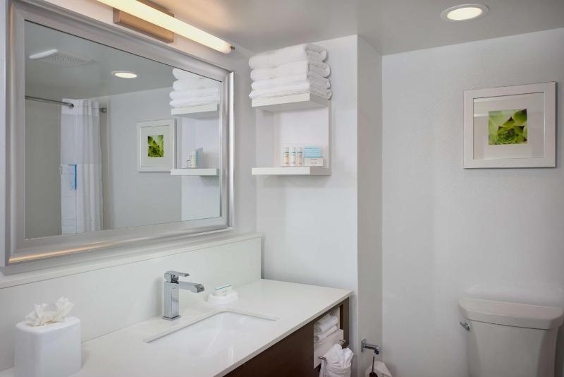 Hampton Inn & Suites by Hilton Phoenix Scottsdale Shea Blvd - image 46