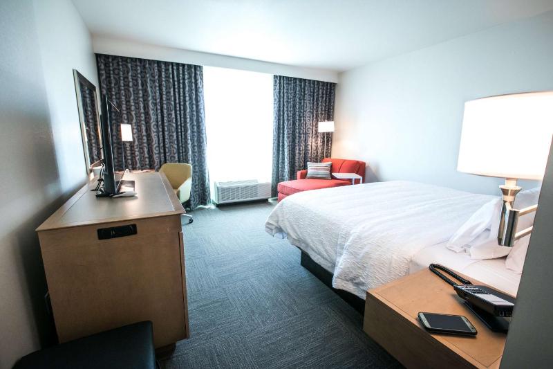 King Room - Non-Smoking image 3