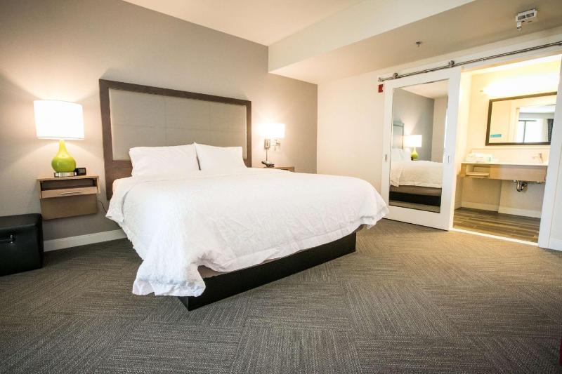 King Studio Suite with Balcony image 3