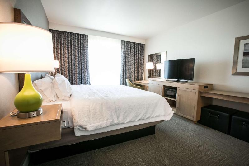 King Room - Non-Smoking image 3
