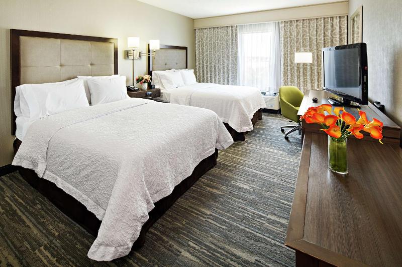 Room with Two Queen Beds - Non-Smoking image 3