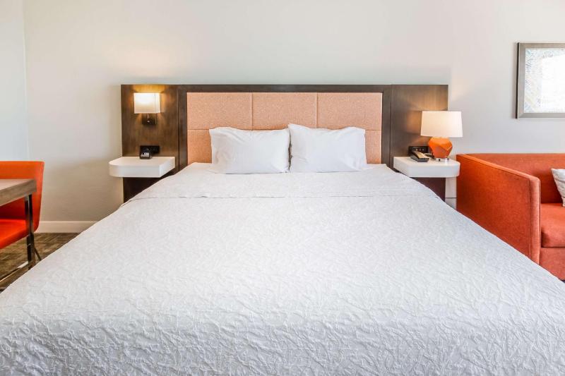 King Room with Balcony - Gulf View image 3