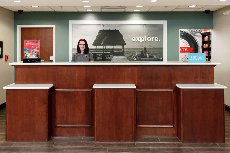 Hampton Inn & Suites Navarre - image 8