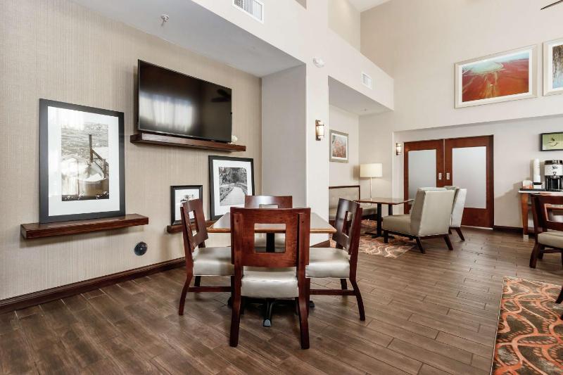 Hampton Inn & Suites Navarre - image 5