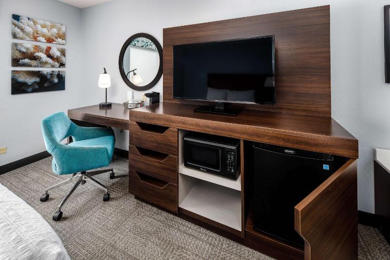 Hampton Inn & Suites Navarre - image 27