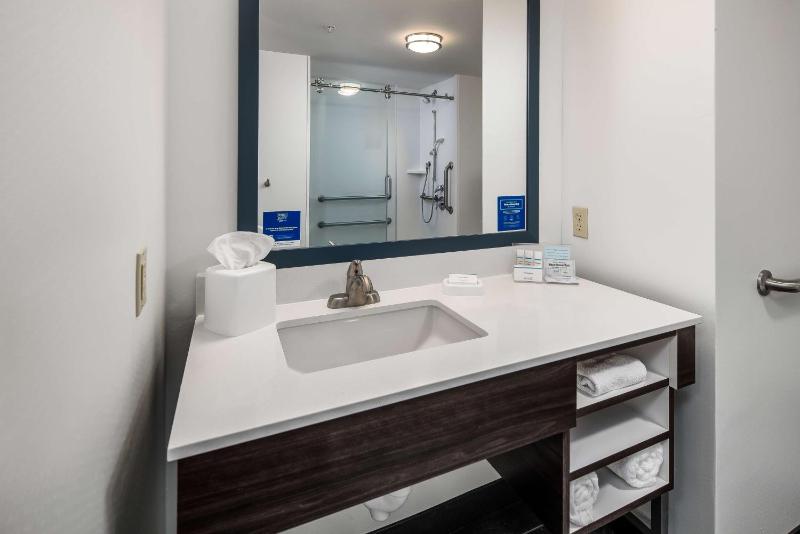 Hampton Inn & Suites Navarre - image 21
