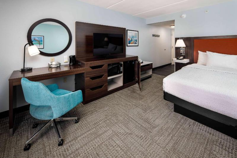 Hampton Inn & Suites Navarre - image 4