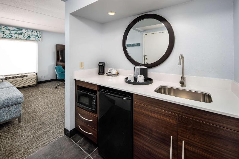 Hampton Inn & Suites Navarre - image 2